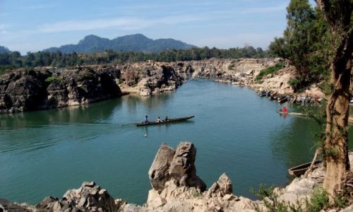 Zdjcie LAOS / Si Pa Don... kraina 4000 wysp... rzeka Mekong.... / rzeka Mekong / ... poniej wodospadu...