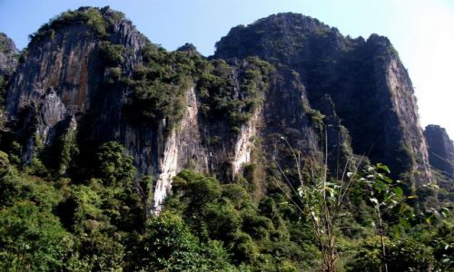 Zdjcie LAOS / Vang Vieng / Vang Vieng, okolice / ... ostro w gr ...
