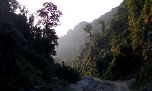 Zdjęcie LAOS / Vang Vieng / Vang Vieng, okolice / ... za zakrętem ...