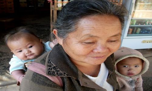 Zdjcie LAOS / Vang Vieng / Vang Vieng, okolice / ... babcia ...