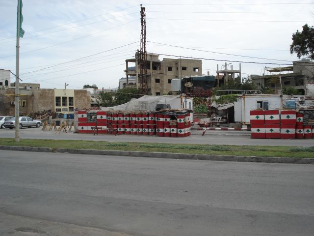 Zdjęcia: Tyr (Sur), Południowy Liban, Posterunek armii libańskiej, LIBAN Zdjęcia: Tyr (Sur), Południowy Liban, Posterunek armii libańskiej, LIBAN