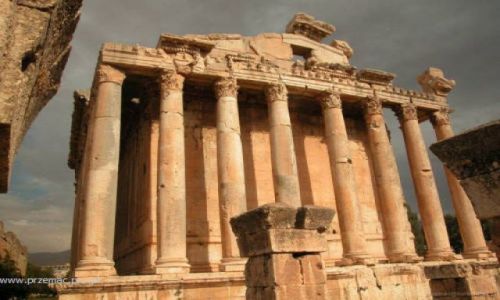 Zdjcie LIBAN / brak / Baalbek / witynia Bachusa - front