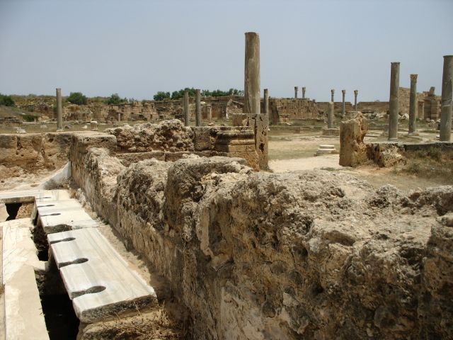 Zdjęcia: Leptis MAgna, połnocna LIbia, antyczne toalety, LIBIA Zdjęcia: Leptis MAgna, połnocna LIbia, antyczne toalety, LIBIA