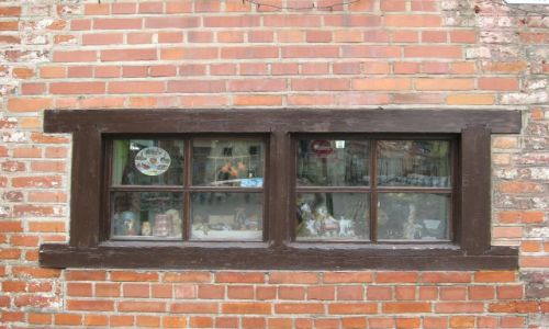 Zdjęcie LITWA / brak / Kowno - zabytkowa kamieniczka / okienko