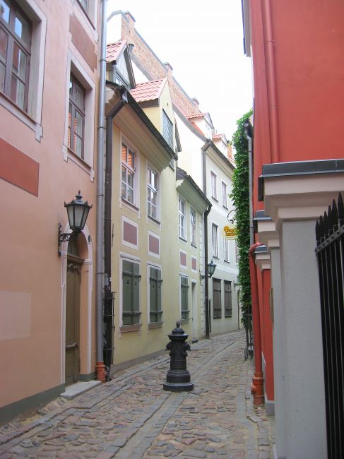 Zdjęcia: Ryga - Stare Miasto, Ryga, Uliczka, ŁOTWA Zdjęcia: Ryga - Stare Miasto, Ryga, Uliczka, ŁOTWA