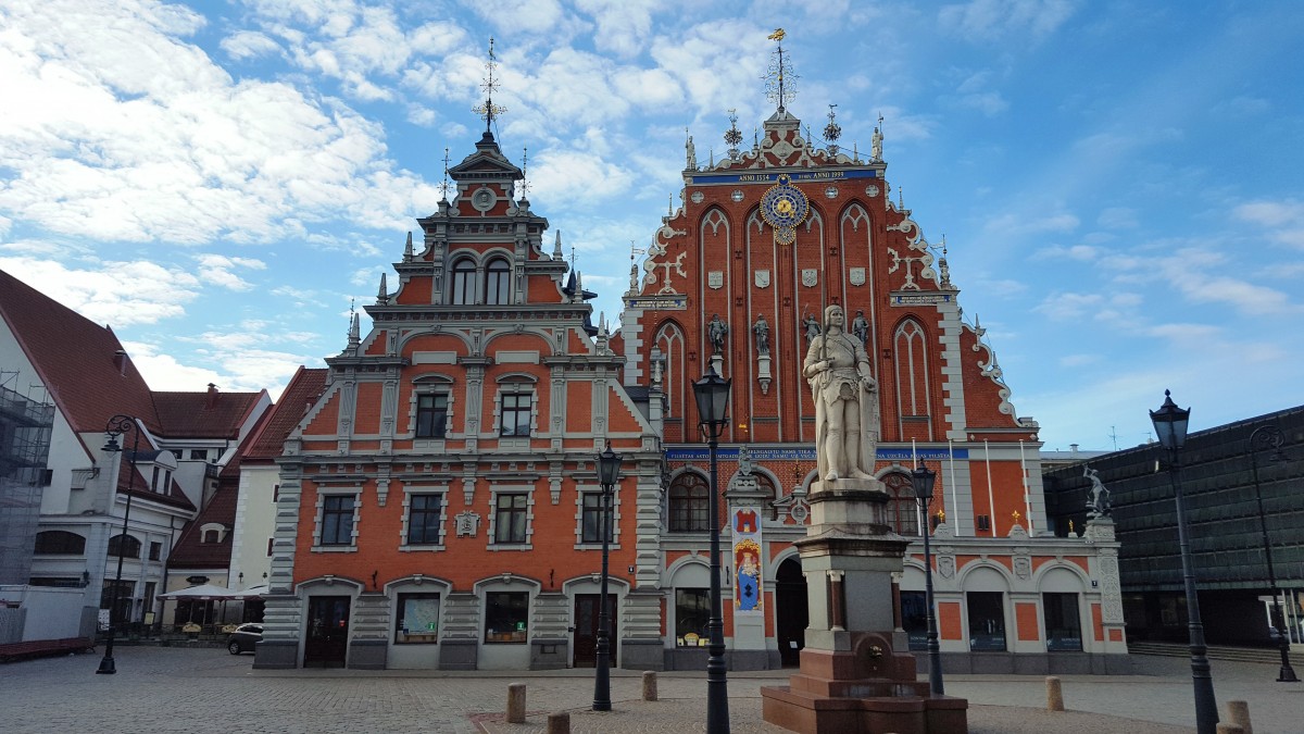 Zdjęcia: Starówka, Ryga, Dom Bractwa Czarnogłowych o brzasku, ŁOTWA Zdjęcia: Starówka, Ryga, Dom Bractwa Czarnogłowych o brzasku, ŁOTWA