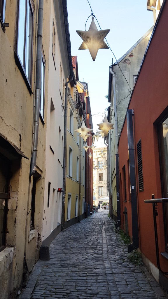 Zdjęcia: Ryga, Ryga, Ciekawostki Rygi. Najwęższa uliczka starówki, ŁOTWA Zdjęcia: Ryga, Ryga, Ciekawostki Rygi. Najwęższa uliczka starówki, ŁOTWA