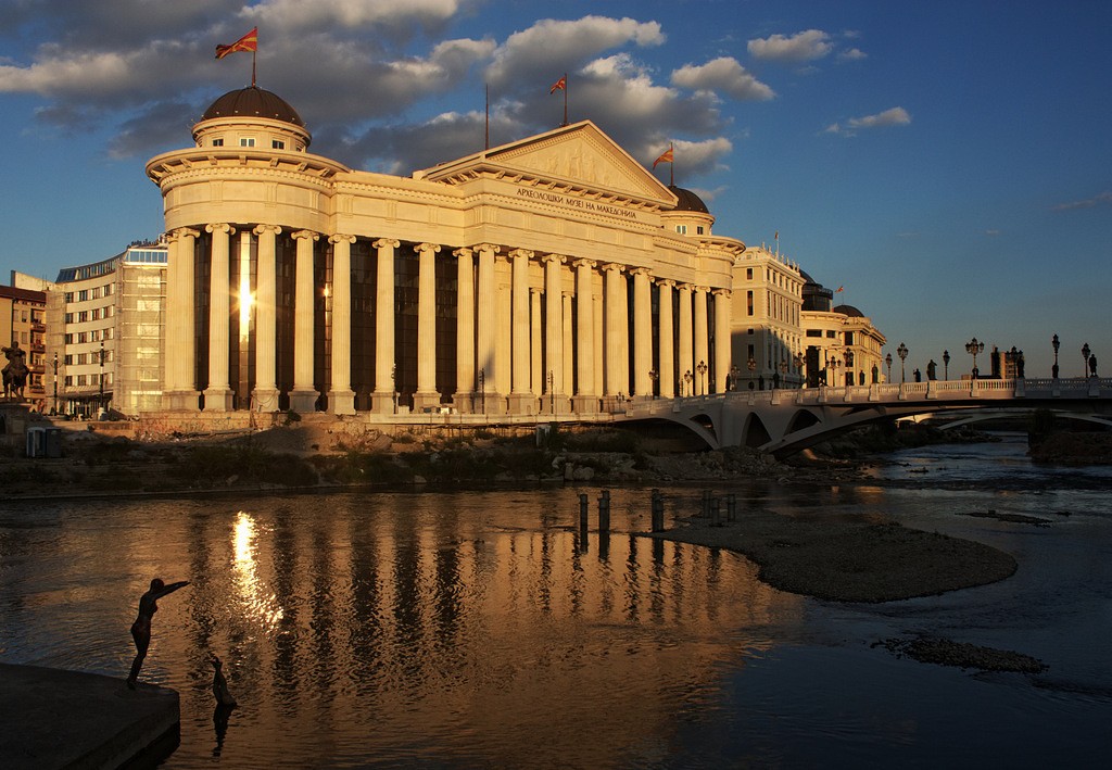 Zdjęcia: Skopje, Skopje, Wieczór nad Wardarem, MACEDONIA Zdjęcia: Skopje, Skopje, Wieczór nad Wardarem, MACEDONIA