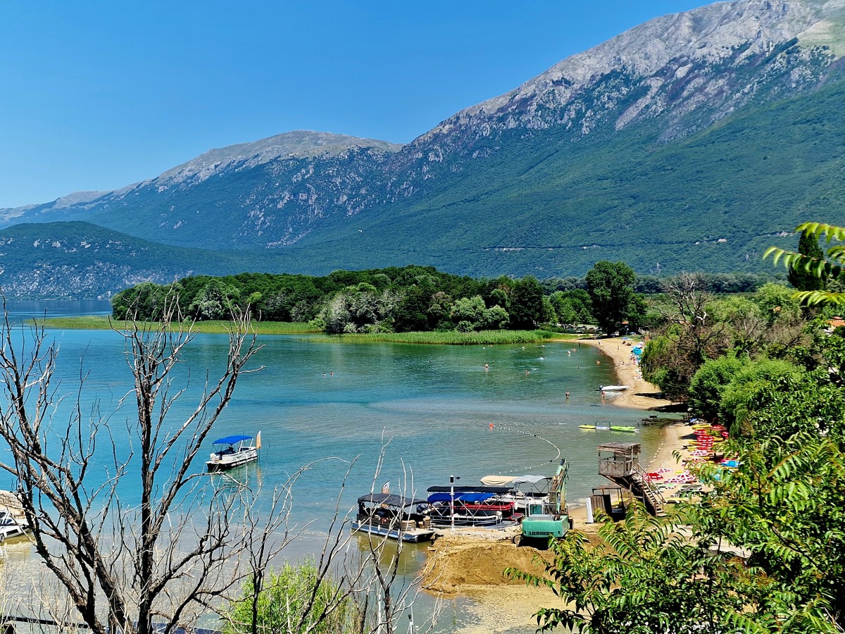 Zdjęcia: Jezioro Ochrydzkie, Ochryda, Widok spod klasztoru św. Nauma, MACEDONIA Zdjęcia: Jezioro Ochrydzkie, Ochryda, Widok spod klasztoru św. Nauma, MACEDONIA