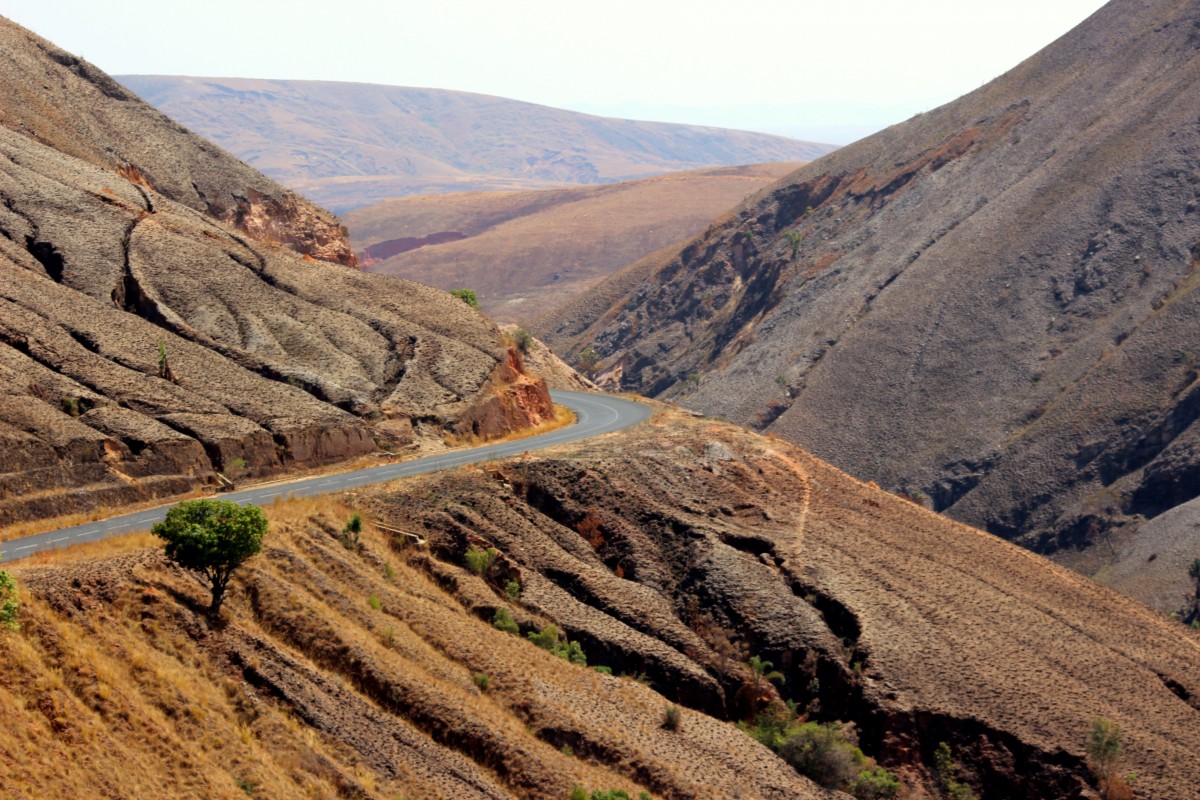 Zdjęcia: Fianarantsoa, Fianarantsoa, przez góry Czerwonej Wyspy, MADAGASKAR Zdjęcia: Fianarantsoa, Fianarantsoa, przez góry Czerwonej Wyspy, MADAGASKAR