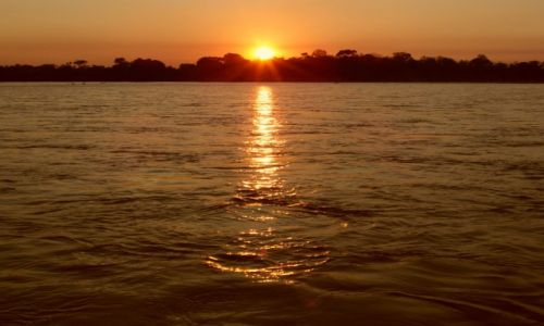 Zdjecie MADAGASKAR / Tsiribihina River / Lakana Be / zachody