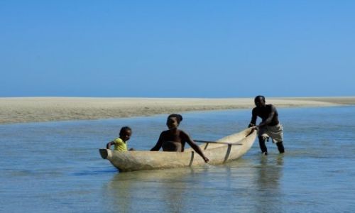 Zdjecie MADAGASKAR / poudniowy wschd / belo sur mer / poranek w wiosce rybackiej