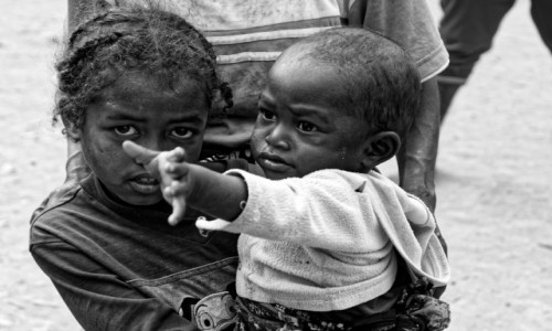 Zdjecie MADAGASKAR / Fianarantsoa-Manakara / gdzie na trasie pocigu / Co te oczy chc powiedzie ?