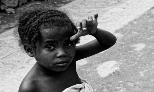 Zdjcie MADAGASKAR / Ranomafana / Ranomafana / Dziewczynka