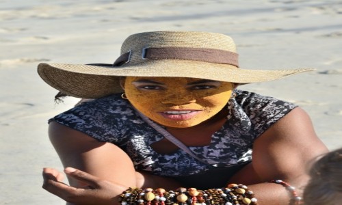 Zdjcie MADAGASKAR / Morondawa / plaa / Kup korale