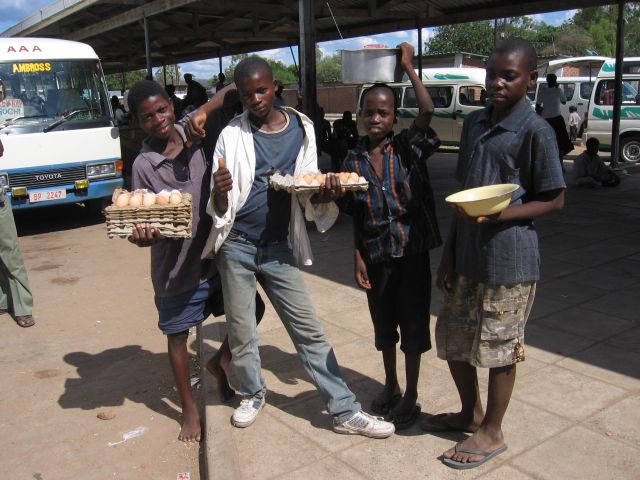 Zdjęcia: dworzec autobusowy, Salima, fast food - sesja foto, MALAWI Zdjęcia: dworzec autobusowy, Salima, fast food - sesja foto, MALAWI