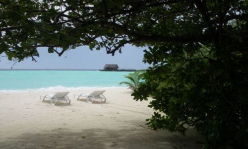 Zdjecie MALEDIWY / brak / Olhuveli Island / Na plaży...