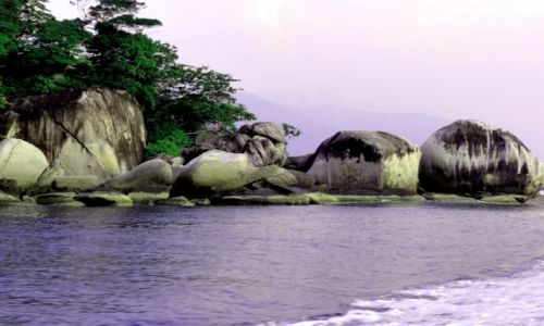 Zdjecie MALEZJA / Tioman / pd wybrzee / granitowe skay...