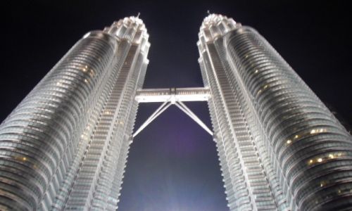 Zdjcie MALEZJA / KUALA LUMPUR / PETRONAS TOWER / WIEE BLIZNIACZE NOC