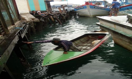 Zdjęcie MALEZJA / Sabah / Borneo-Kunak / ...  ciągle pada ...