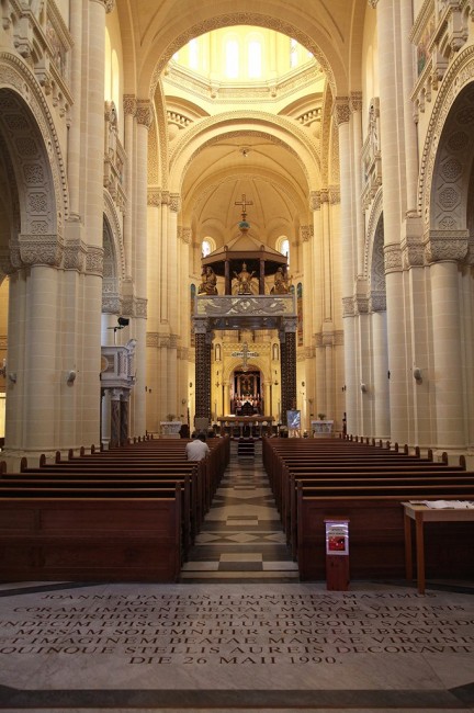 Zdj cia: Għarb , Gozo, Bazylika Ta' Pinu, wnętrze, MALTA Zdj cia: Għarb , Gozo, Bazylika Ta' Pinu, wnętrze, MALTA