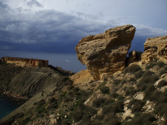 Zdjęcia: Golden bay, Malta, urwisko, MALTA Zdjęcia: Golden bay, Malta, urwisko, MALTA