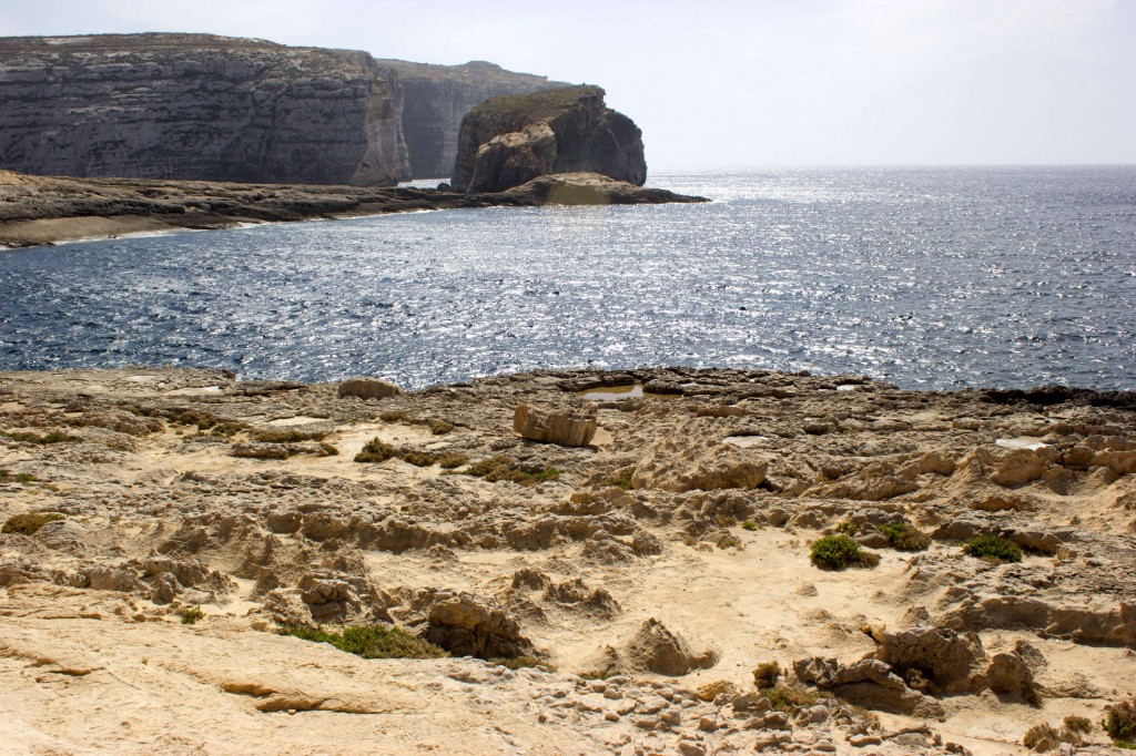 Zdjęcia: Gozo, Gozo, Fungus Rock - wapienna skała przy wyspie Gozo, MALTA Zdjęcia: Gozo, Gozo, Fungus Rock - wapienna skała przy wyspie Gozo, MALTA