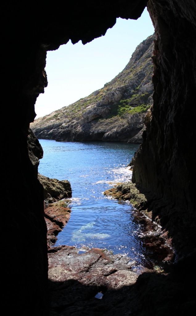 Zdjęcia: Xlendi, Gozo, Caroline Cave, z oknem na zatokę, MALTA Zdjęcia: Xlendi, Gozo, Caroline Cave, z oknem na zatokę, MALTA