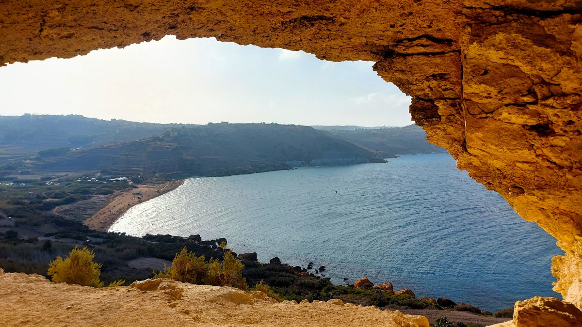 Zdjęcia: Fougasse, Gozo, Widok na najpiękniejszą plażę Gozo -Ramla Bay, MALTA Zdjęcia: Fougasse, Gozo, Widok na najpiękniejszą plażę Gozo -Ramla Bay, MALTA