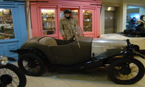 Zdjęcie MALTA / Malta / Salina Bay / Muzeum starych samochodów