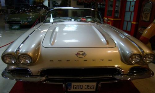 Zdjęcie MALTA / Salina  Bay / Malta / Muzeum starych samochodów