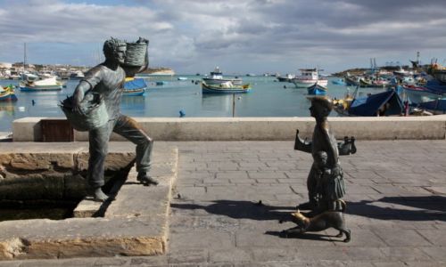 Zdjecie MALTA / Marsaxlokk / Port rybacki / Powrt taty