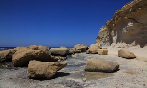 Zdjcie MALTA / Gozo / Marsalforn / Na brzegu