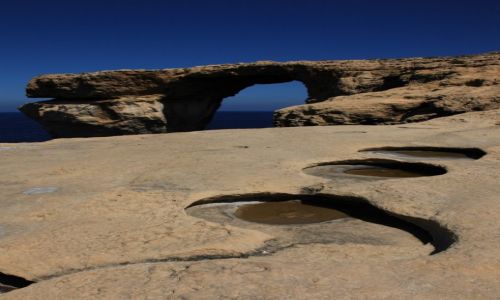Zdjecie MALTA / Gozo / Dwejra / Lazurowe okno (z parapetem)