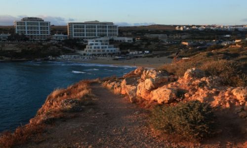 Zdjcie MALTA / Melieha / Golden Bay / Golden Bay o zachodzie soca