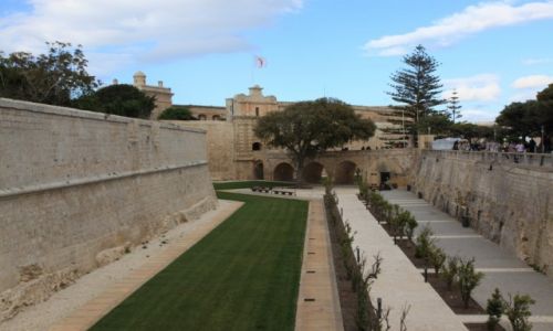 Zdjecie MALTA / Malta rodkowa / Rabat / Pomidzy murami