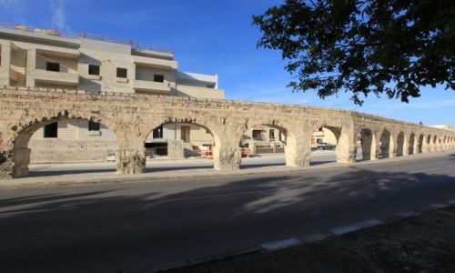 Zdjęcie MALTA / Santa Venera / Akwedukt Wignacourta / Wzdłuż drogi