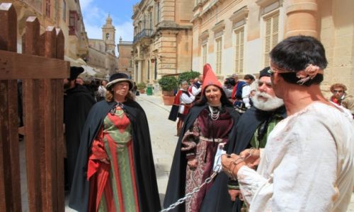Zdjcie MALTA / Malta centralna /  Mdina / redniowieczne scenki