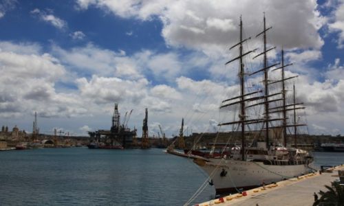 Zdjęcie MALTA / Valletta  / Port / Morskie obłoki