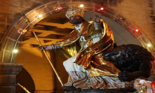 Zdjęcie MALTA / Valletta  / Floriana, podczas procesji / Statua św. Publiusza