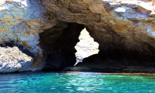 Zdjcie MALTA / Zurrieq / Blue Grotto / W samo poudnie