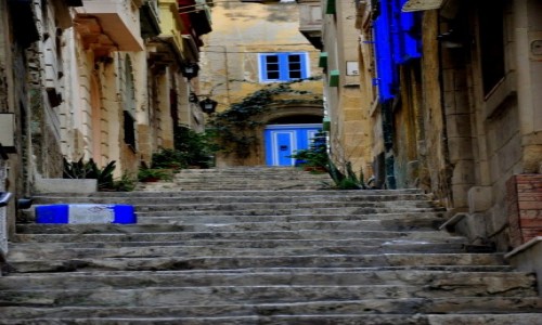 Zdjcie MALTA / 3 miasta / adna uliczka blisko portu / tajemnica