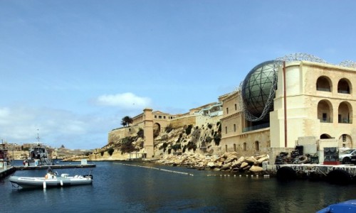 Zdjcie MALTA / Birgu, czyli Vittoriosa / Fort Saint Angelo / Widok na Mediterranean Film Studios w Kalkara