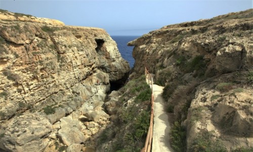 Zdjecie MALTA / Gozo / Wied il-Mielaħ / Droga do uku skalnego