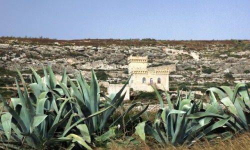 Zdjęcie MALTA / Siġġiewi / Għar Lapsi  / Zamek na pustkowiu