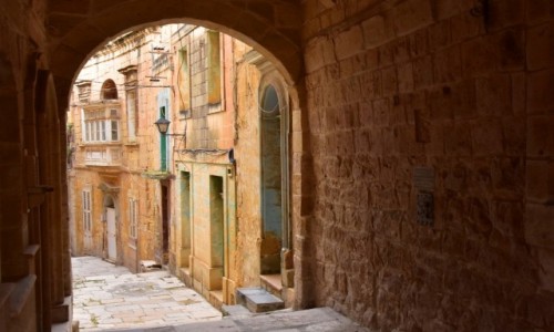 Zdjcie MALTA / wschodnie wybrzee / Birgu  / Uliczkami Birgu