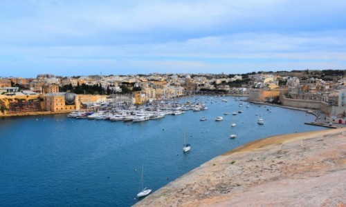 Zdjecie MALTA / wschodnie wybrzee / Fort St. Angelo / Widok z fortu St. Angelo na marin w Kalkarze