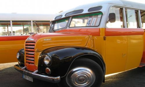Zdjecie MALTA / malta / stolica / maltańskie autobusy