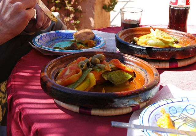Zdjęcia: dolina Dades, Maroko, kulinarne specjały- TAJIN, MAROKO Zdjęcia: dolina Dades, Maroko, kulinarne specjały- TAJIN, MAROKO