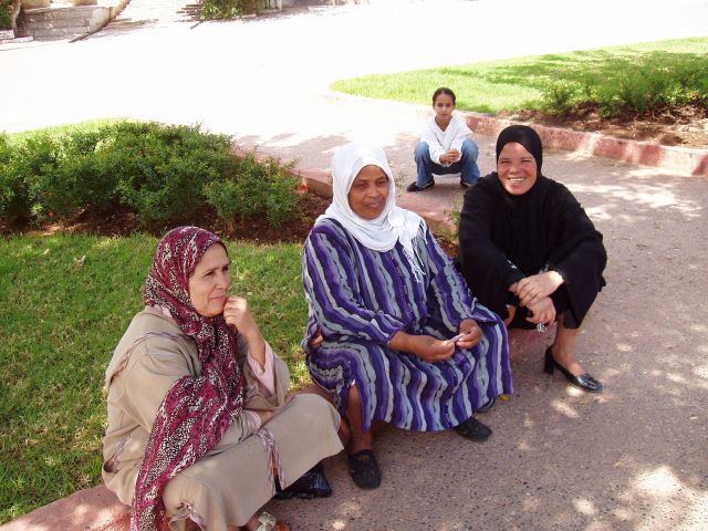 Zdjęcia: okolice ogrodów, Meknes, Ludzie, MAROKO Zdjęcia: okolice ogrodów, Meknes, Ludzie, MAROKO